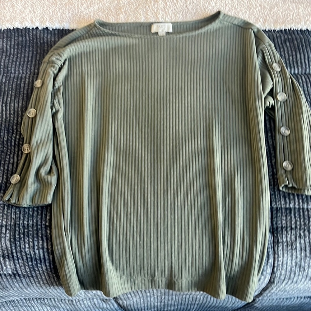 Green long sleeve top